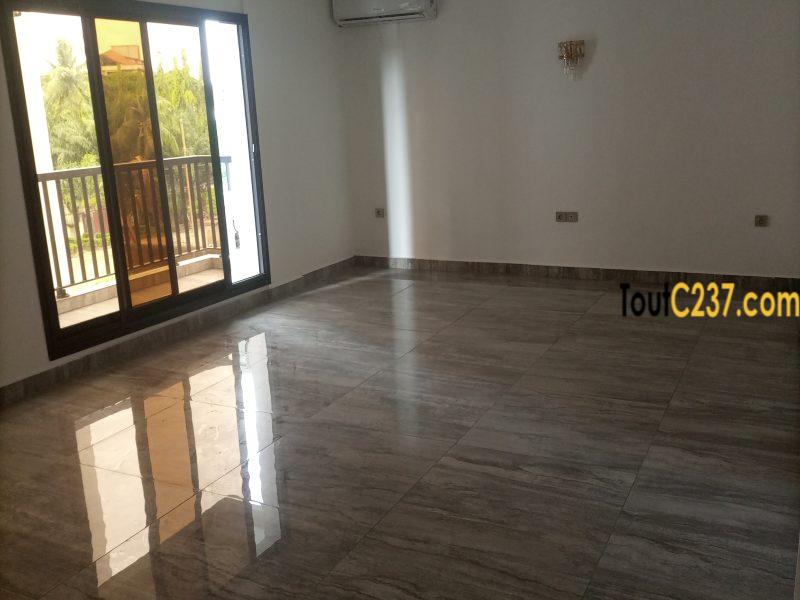 Appartement neuf à louer à Bonamoussadi Douala