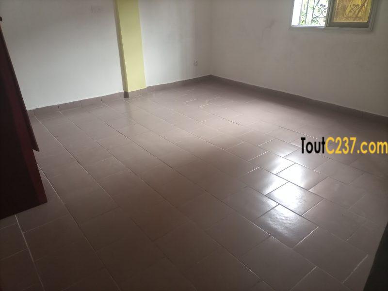 Appartement neuf à louer à Logbessou en face iuc