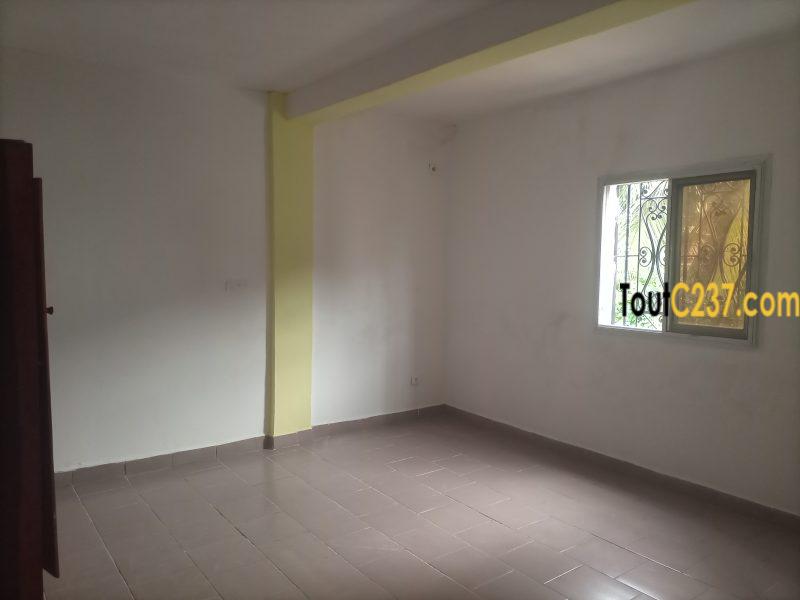 Appartement neuf à louer à Logbessou en face iuc