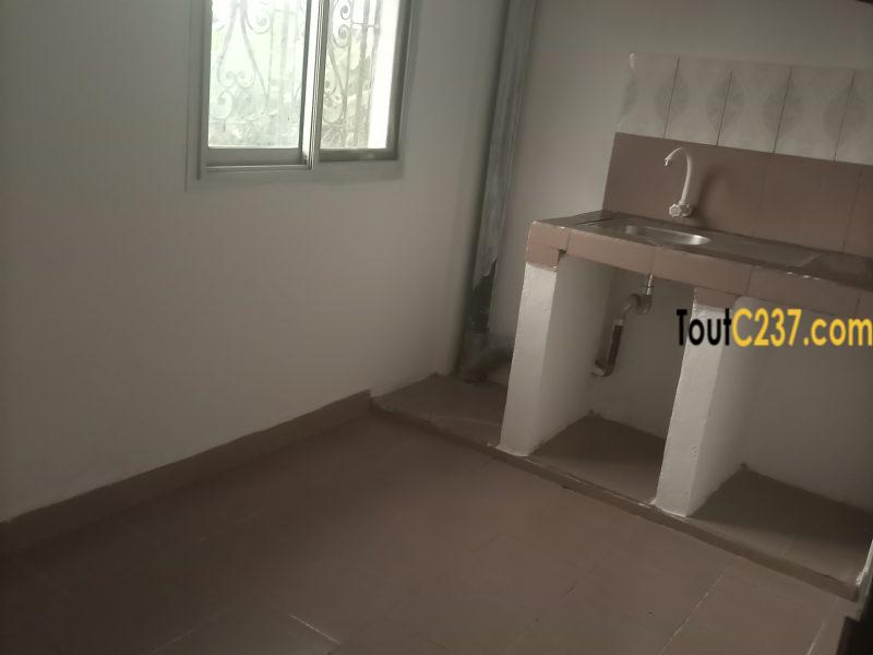 Appartement neuf à louer à Logbessou en face iuc