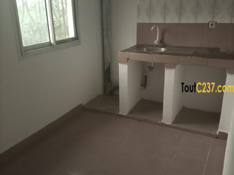 Appartement neuf à louer à Logbessou en face iuc