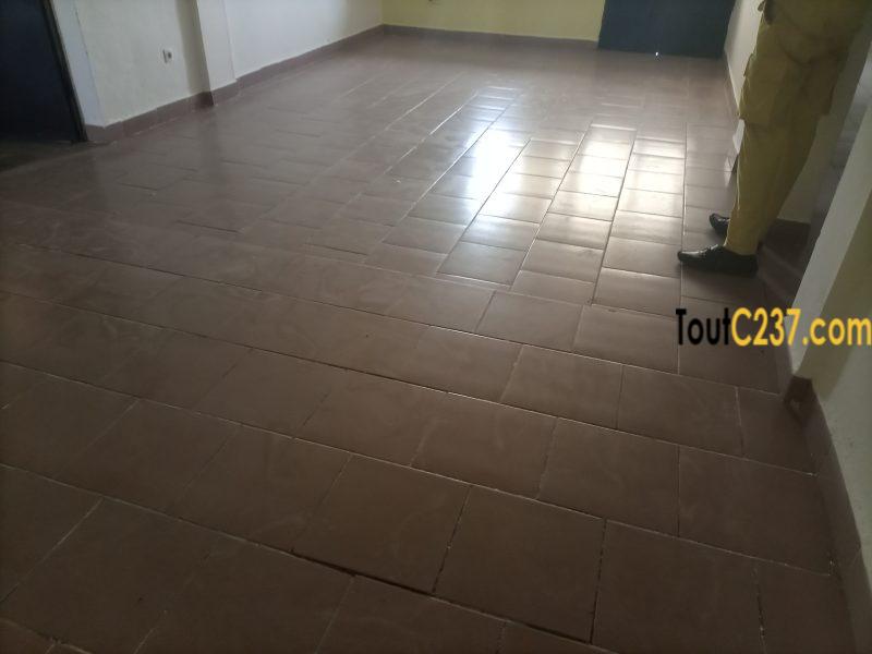 Appartement neuf à louer à Logbessou en face iuc