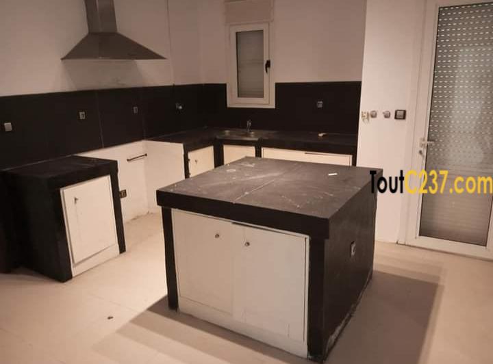 Triplex à louer à Bonapriso Douala