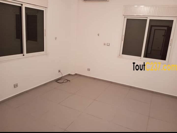 Triplex à louer à Bonapriso Douala