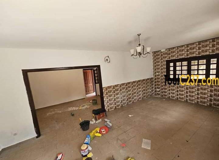 Maison en privée à louer à Makepe
