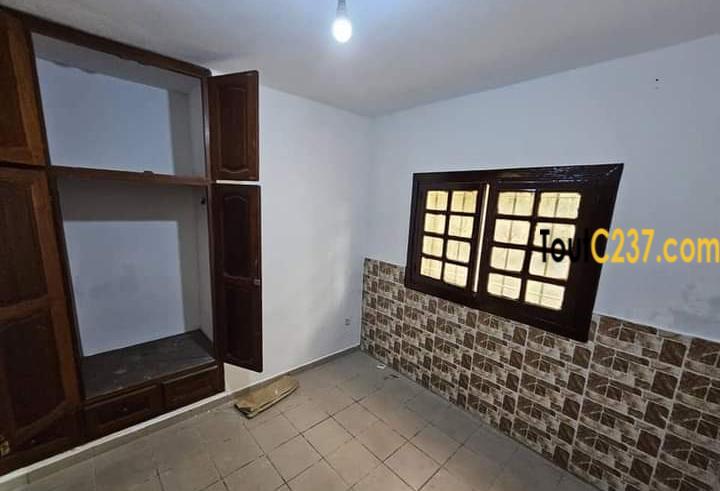Maison en privée à louer à Makepe