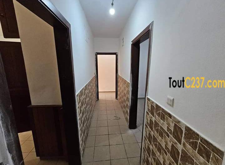 Maison en privée à louer à Makepe