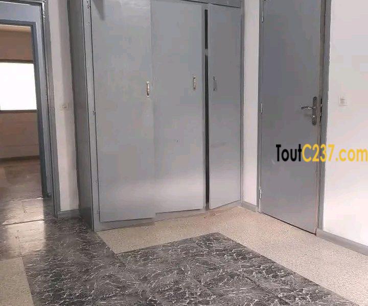 Très belle villa sic à louer à Bonamoussadi