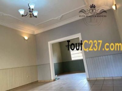 Vaste appartement à louer à Kotto, Douala