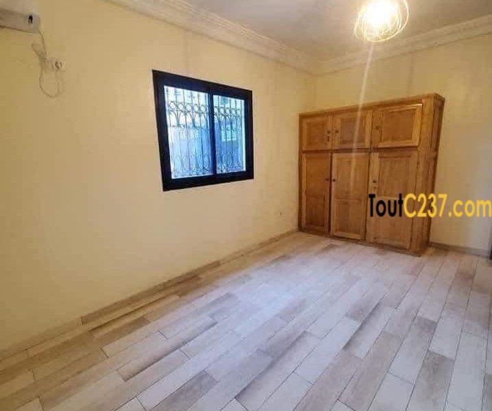 Appartement à louer à Deido, Douala