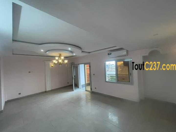 Apparteme't à louer à Bonapriso Douala