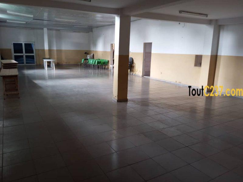Espace commercial à louer à Bonapriso, Douala