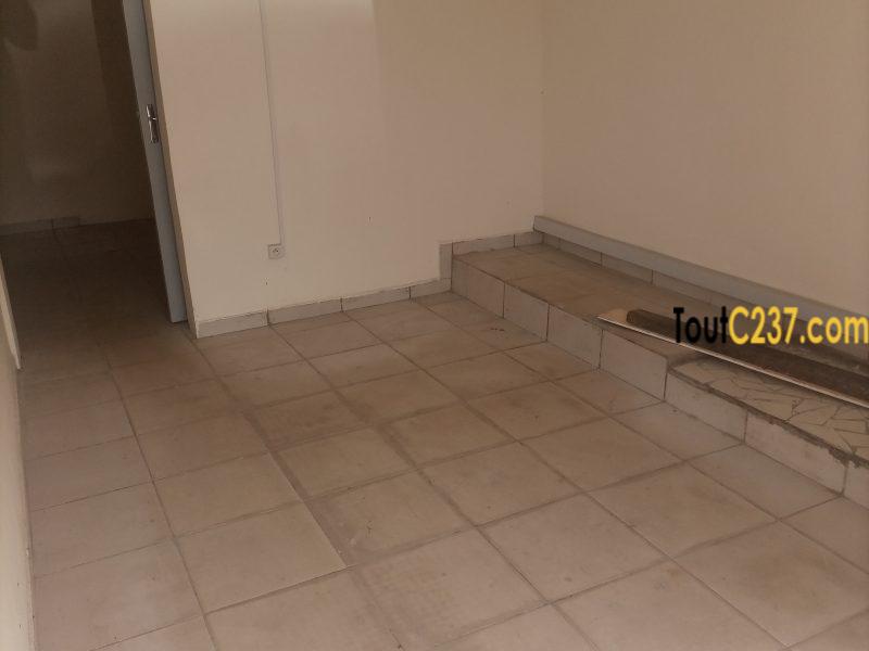 Local commercial à louer à Makepe