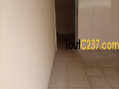 Local commercial à louer à Makepe