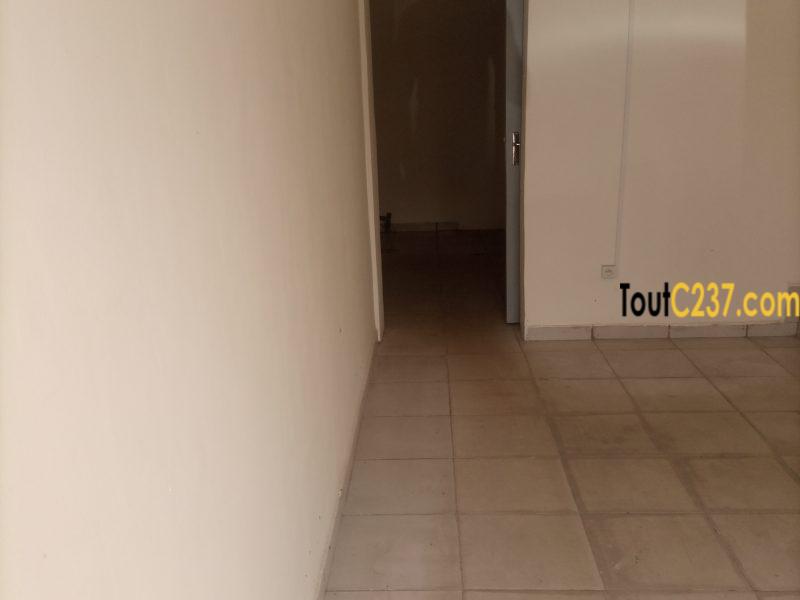 Local commercial à louer à Makepe