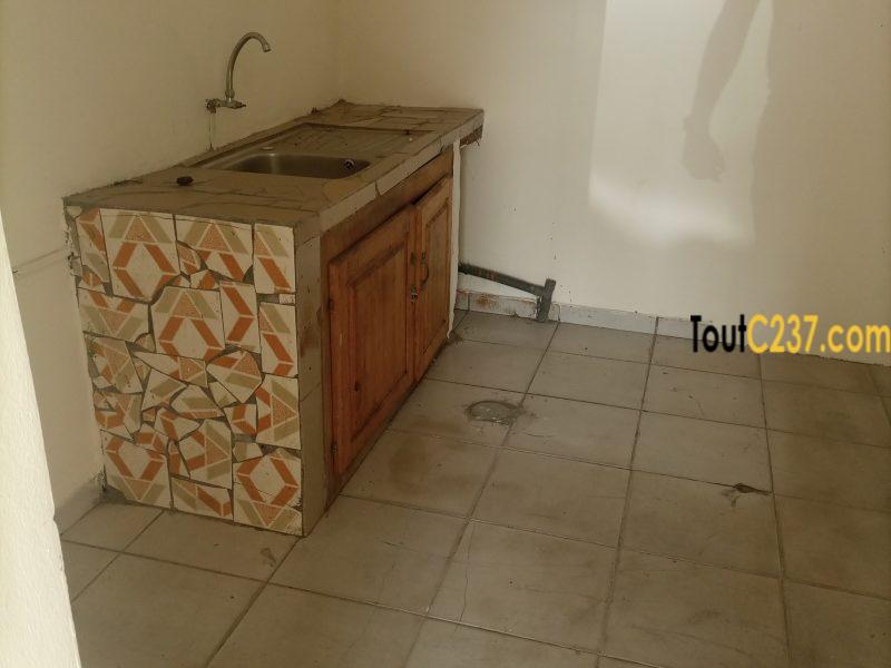 Local commercial à louer à Makepe