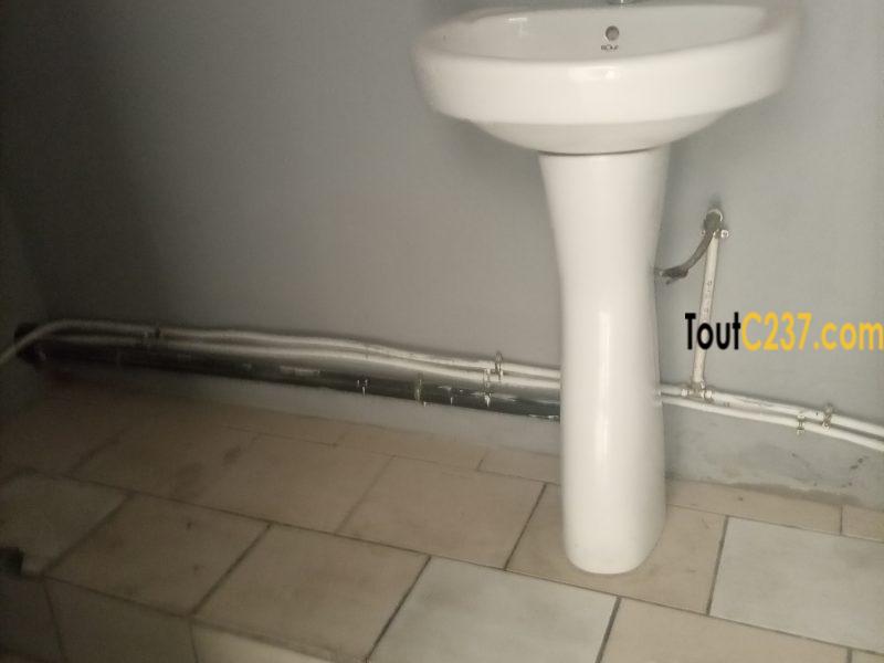 Local commercial à louer à Makepe