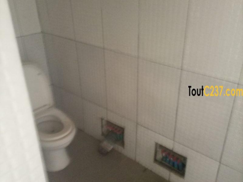 Boutique à louer à Bonamoussadi, Douala