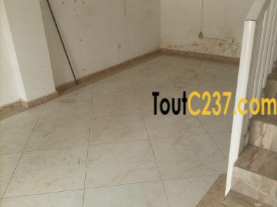 Boutique à louer à Bonamoussadi, Douala