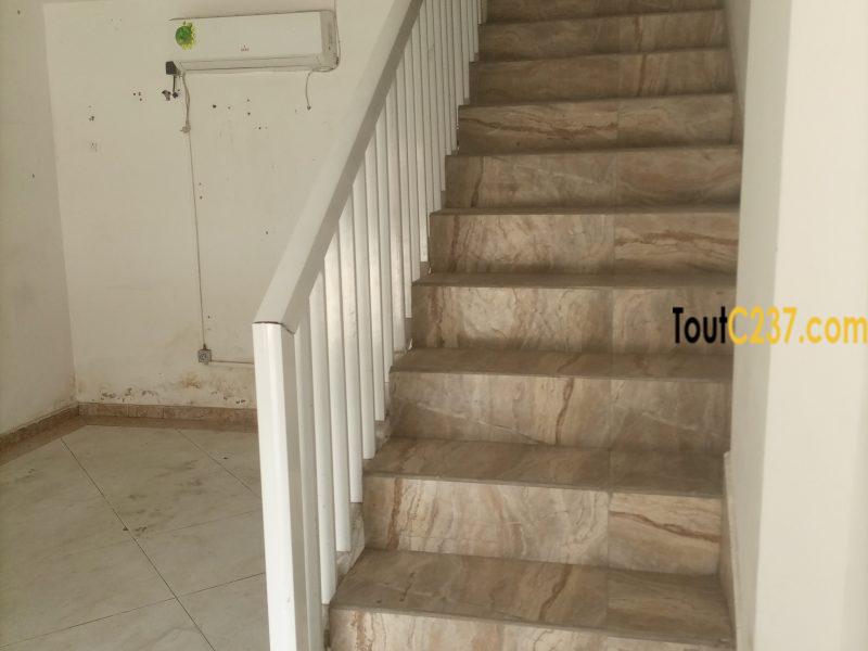 Boutique à louer à Bonamoussadi, Douala