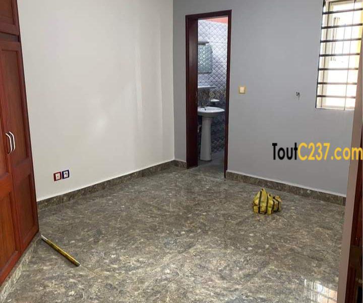 Appartement à louer à Makepe BM