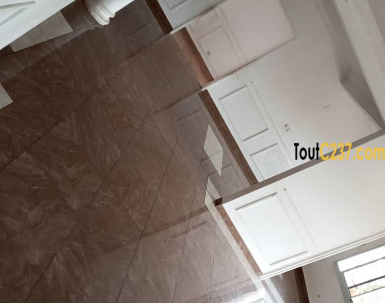 Appartement à louer à Bonapriso, Douala