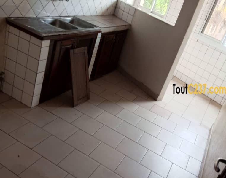 Appartement à louer à Bonapriso, Douala