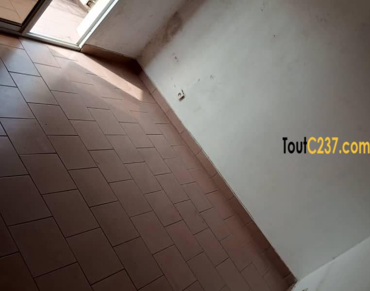 Appartement à louer à Bonapriso, Douala