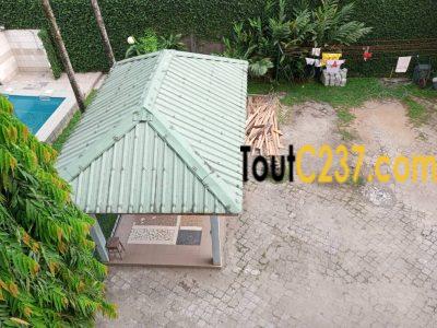 Appartement à louer à Bonapriso, Douala