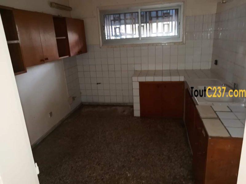 Joli Duplex à louer à Bonapriso, Douala
