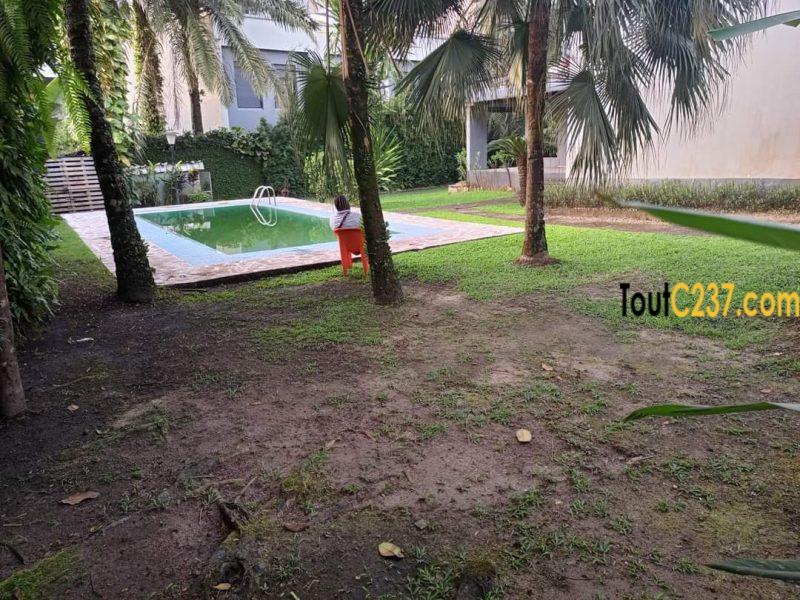 Joli Duplex à louer à Bonapriso, Douala