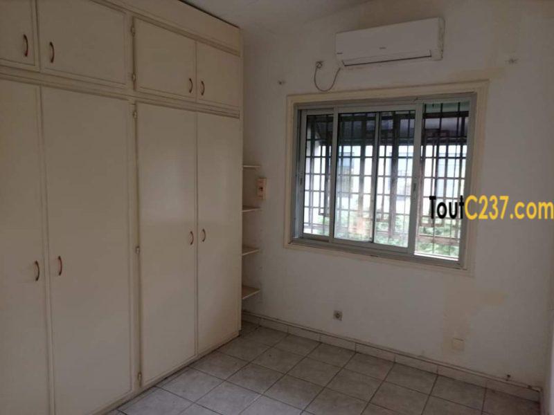 Joli Duplex à louer à Bonapriso, Douala