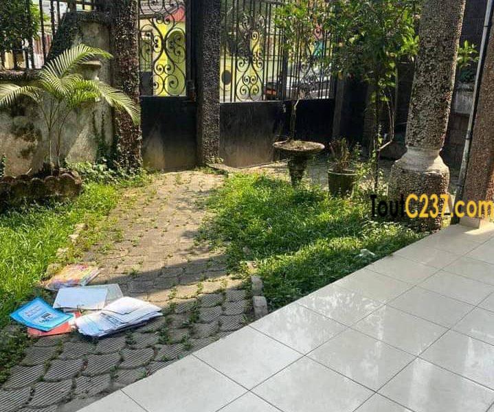 Duplex à louer à Bonamoussadi, Douala