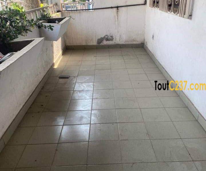 Duplex à louer à Bonamoussadi, Douala