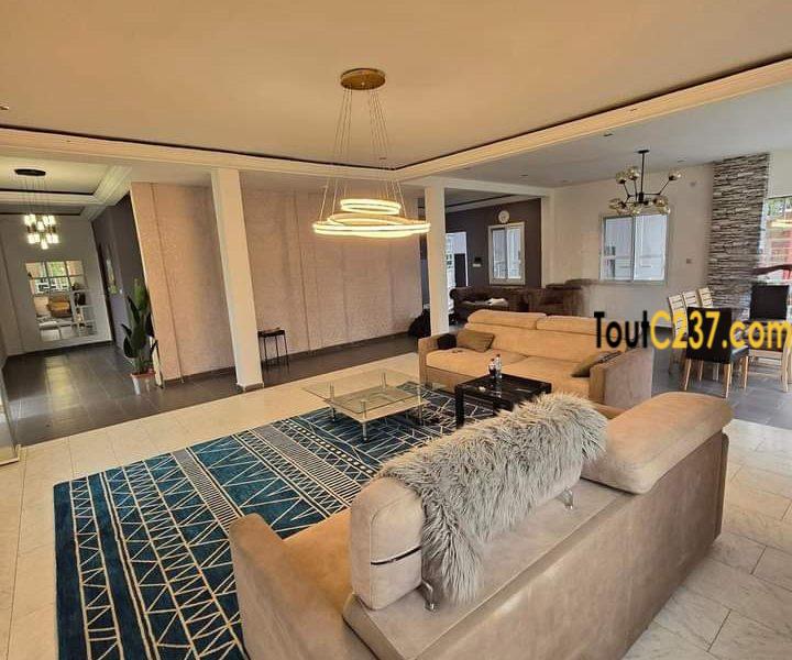 Très Joli Duplex à vendre à Bonaberi (Bekoko)