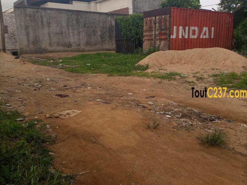 Tres bon terrain à vendre à Logbessou (Face iuc)