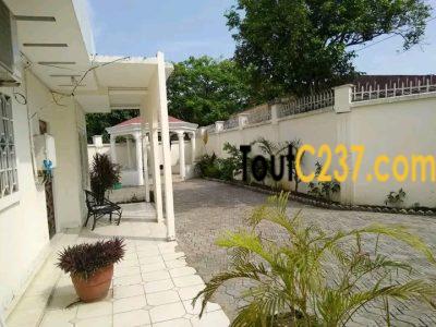 Villa sic à louer à Bonamoussadi, Douala
