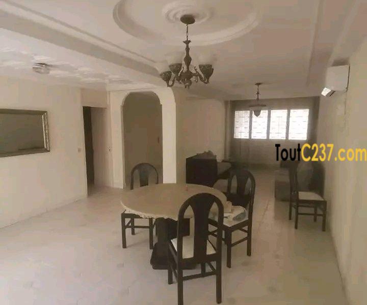 Villa sic à louer à Bonamoussadi, Douala