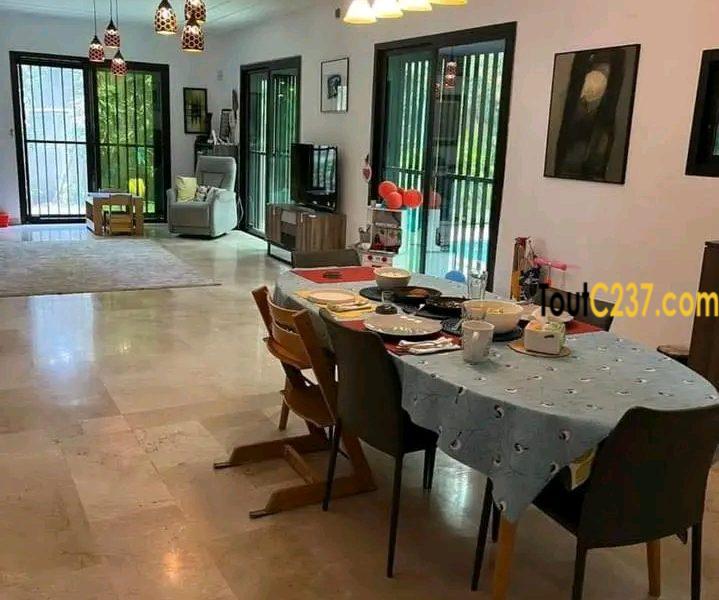 Somptueux Duplex à louer à Bonapriso Douala