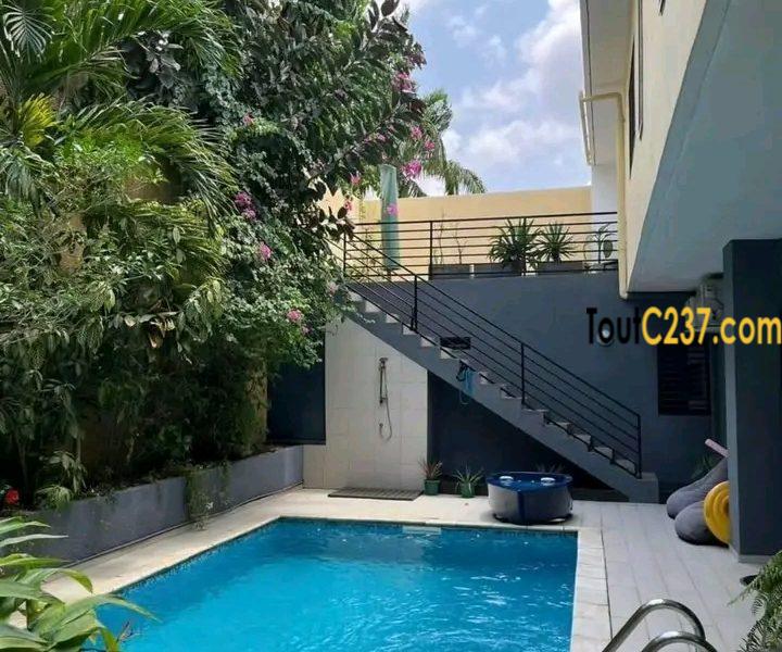 Somptueux Duplex à louer à Bonapriso Douala
