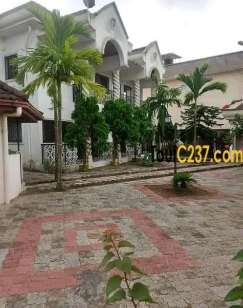 Somptueux Duplex à vendre à Pk10 (Camp des officiers au Genie)