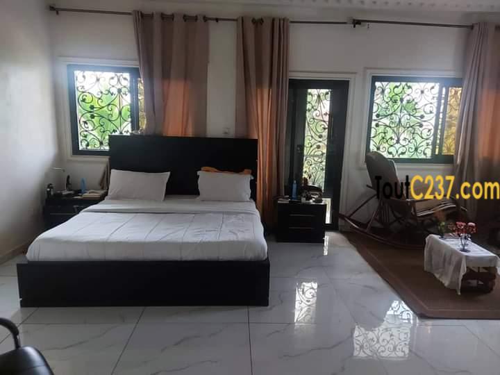 Somptueux Duplex à vendre à Pk10 (Camp des officiers au Genie)