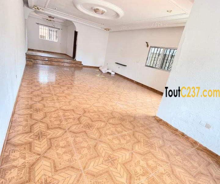 Duplex à louer à Bonamoussadi, Douala