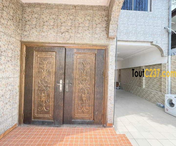 Duplex à louer à Bonamoussadi, Douala