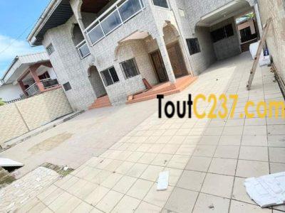 Duplex à louer à Bonamoussadi, Douala