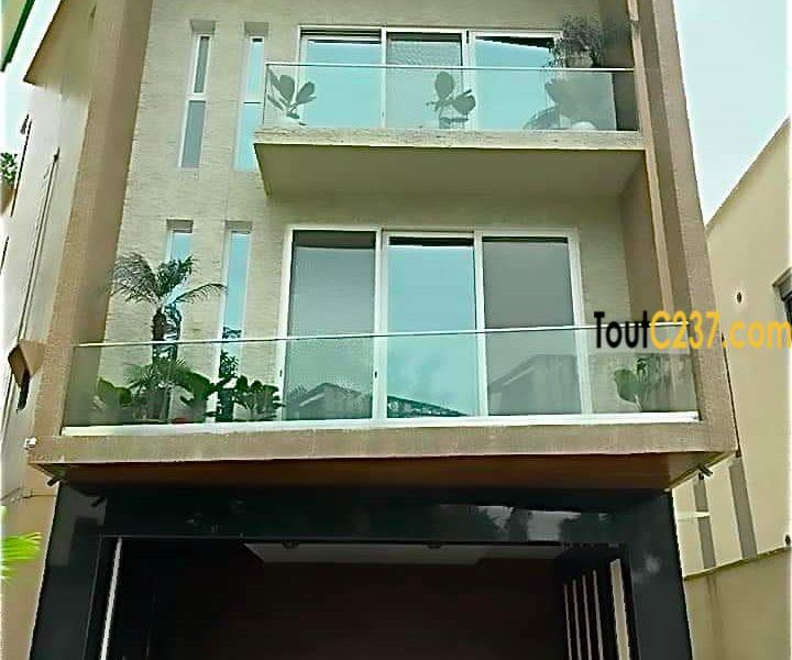 Maison en Trplex haut standing à louer à Bonapriso Douala