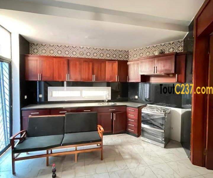 Maison en Trplex haut standing à louer à Bonapriso Douala