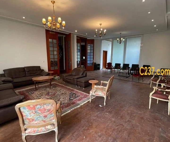 Maison en Trplex haut standing à louer à Bonapriso Douala