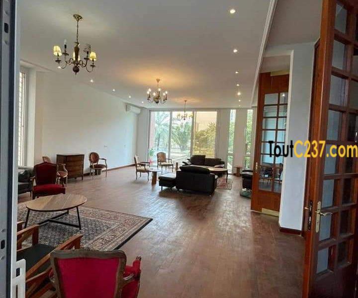 Maison en Trplex haut standing à louer à Bonapriso Douala