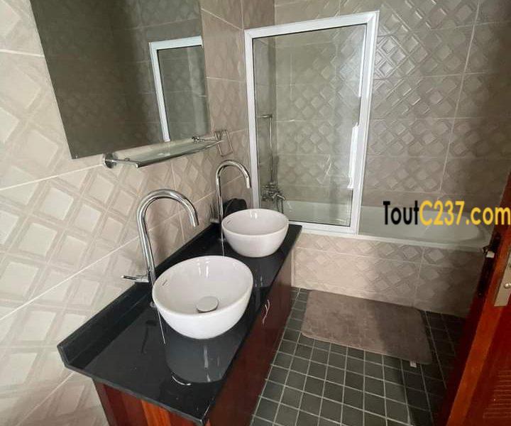 Maison en Trplex haut standing à louer à Bonapriso Douala